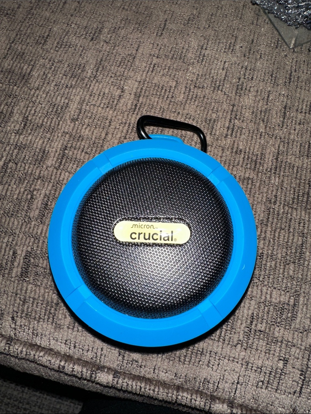 Crucial Bright Blue Clip-On Portable Speaker